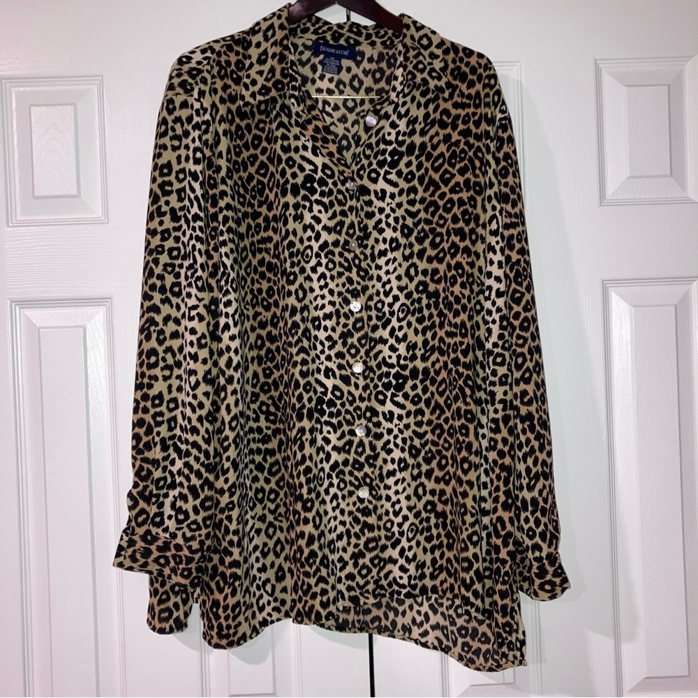 Blouses.com Women’s Leopard Print Long Sleeve Blouse Mother of Pearl Buttons 24W